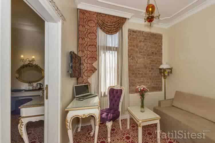 By Murat Crown Hotel